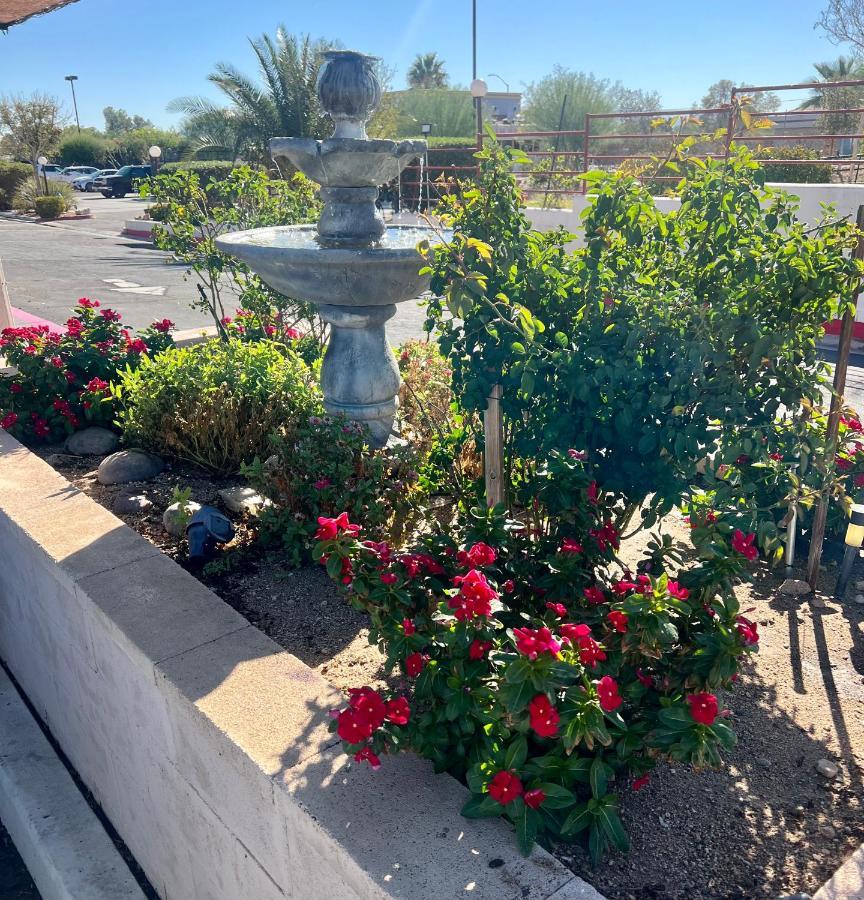 Park Avenue Inn & Suites Victorville Bagian luar foto