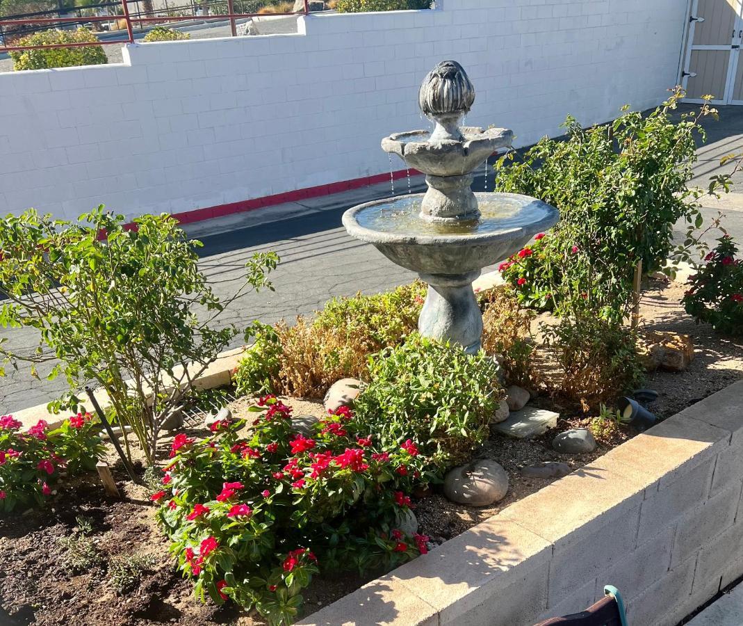 Park Avenue Inn & Suites Victorville Bagian luar foto