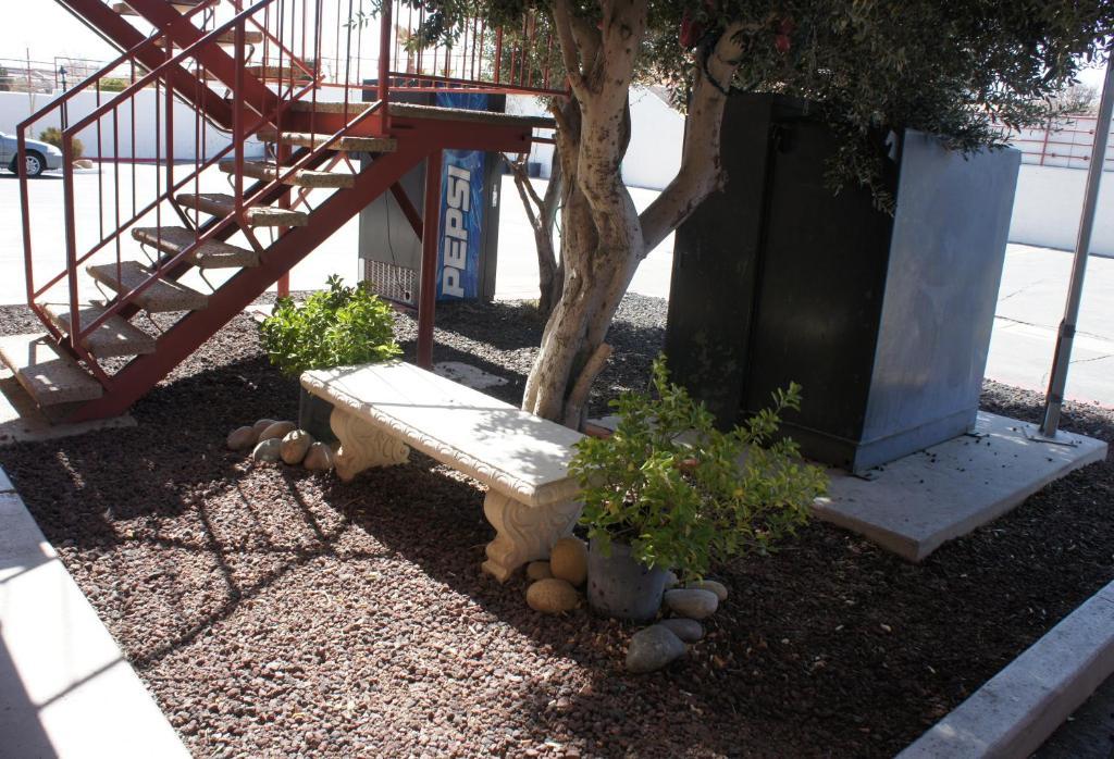 Park Avenue Inn & Suites Victorville Bagian luar foto