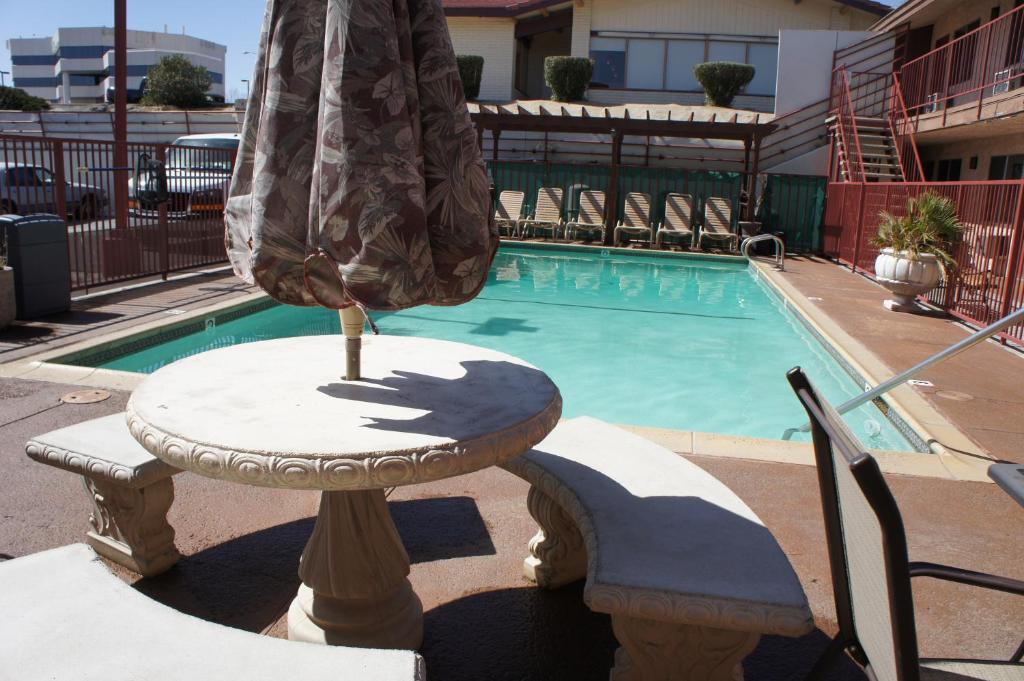 Park Avenue Inn & Suites Victorville Bagian luar foto